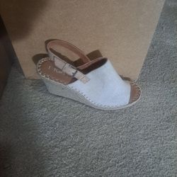 TOM'S WOMEN'S SIZE 11 WEDGE SANDLE