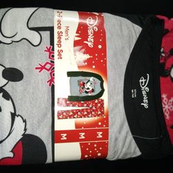 Disney Mickey matching pajamas mens m, boys 8, girls 6
Mens brand new mens medium Mickey PJ
Girls nightgown size 6
Boys size 8 Mickey mouse pajamas 