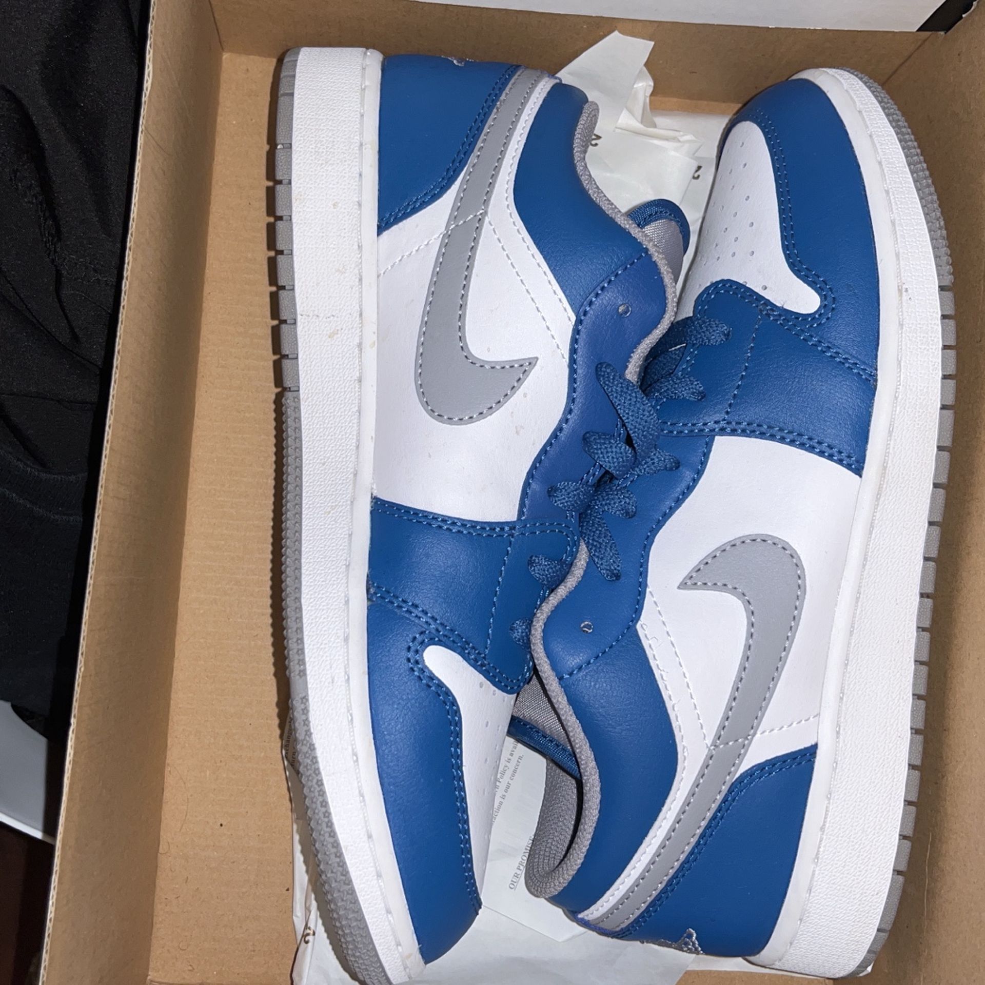 AIR JORDANS 1 MID (GS)