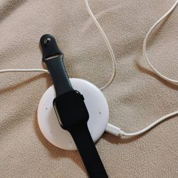 Series 8 Apple Watch With Universal Charger 