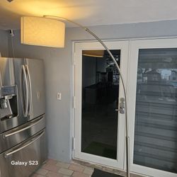 Lamar’s De Pie Para Sala 