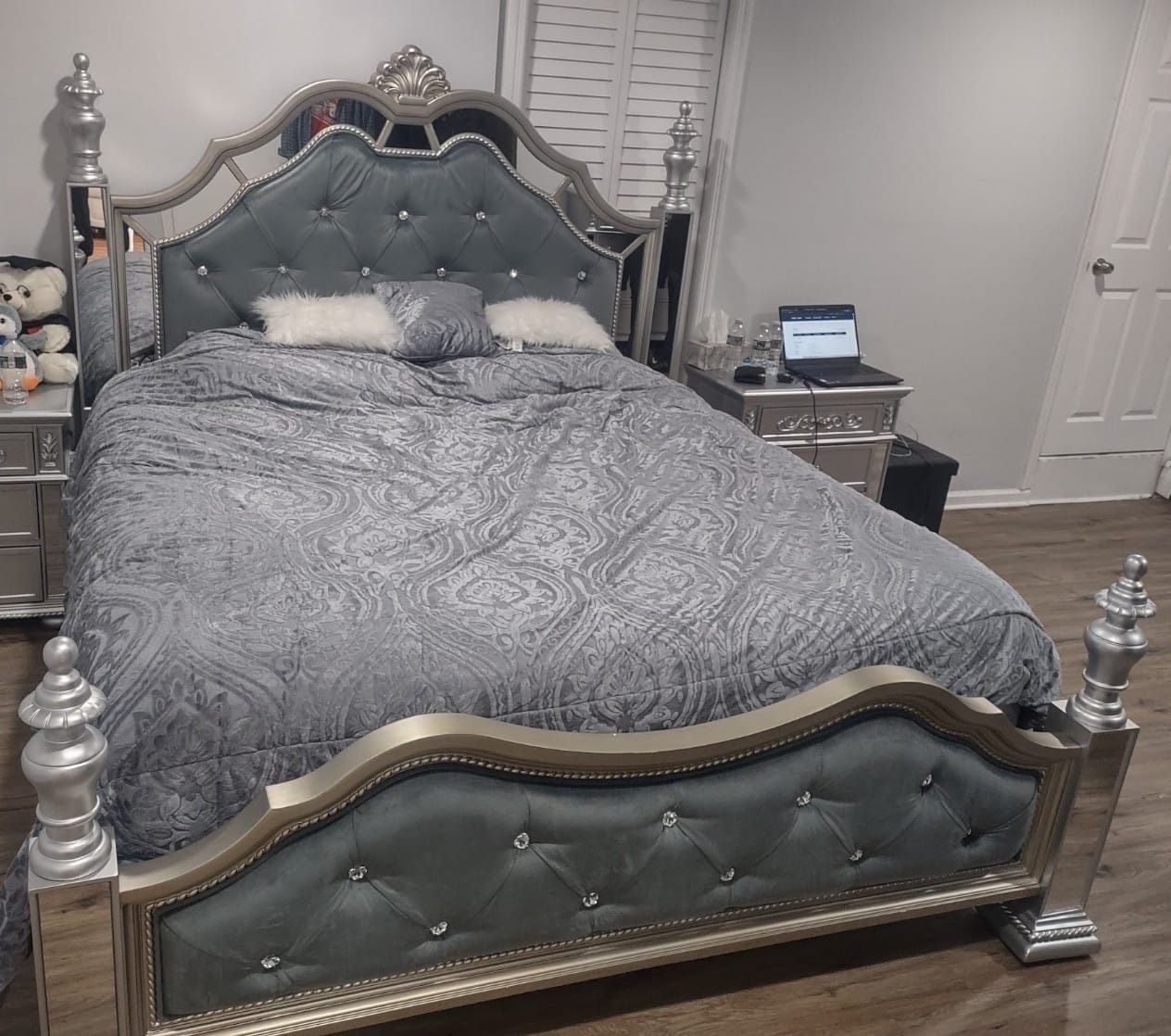 LUXURY BEDROOM SET (Dresser Mirror, 2 Nightstands,Headboard/Footboard included) PRICE NEGOTIABLE