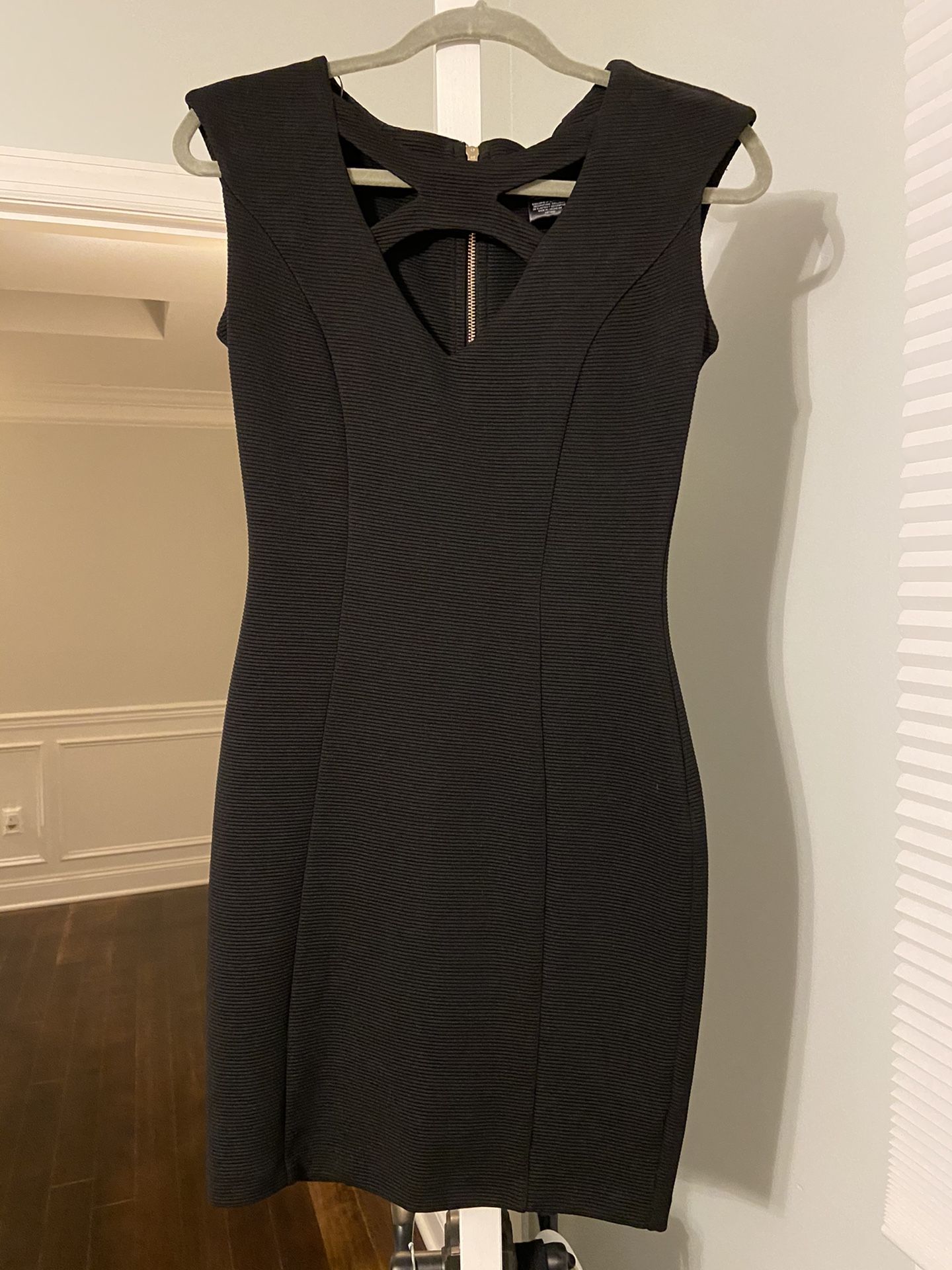 NEVER WORN Neck Cut Out Dress (size small)