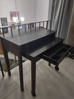 Desk Very Practical and Beautiful