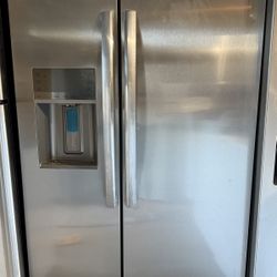 Brand New Frigidaire Refrigerator - Free Delivery! 