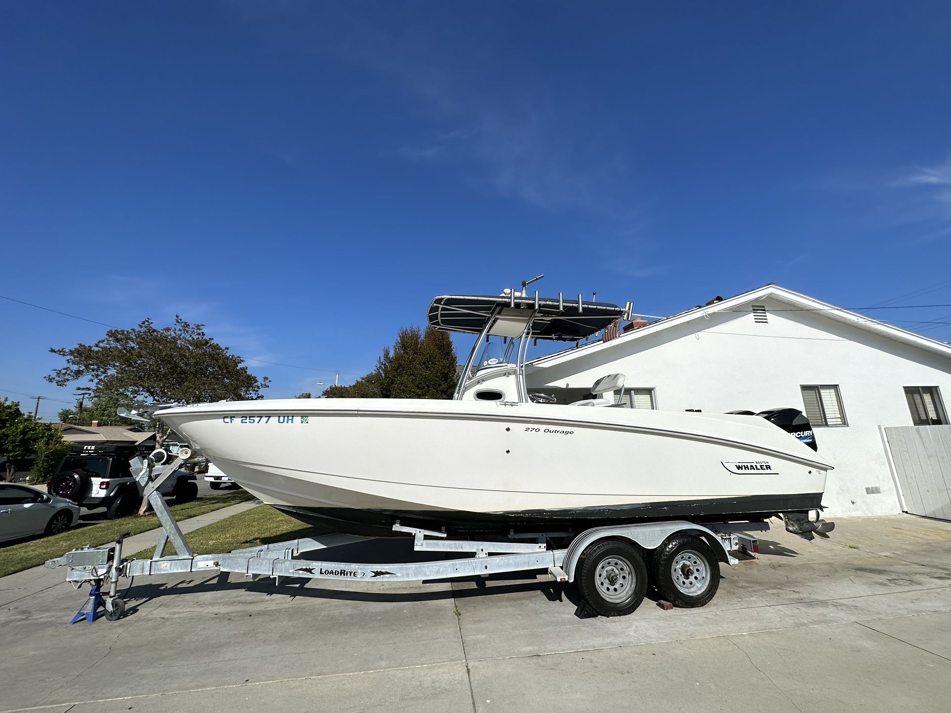2004 Boston Whaler Outrage 270