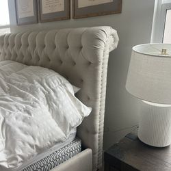 RESTORATION HARDWARE LINEN KING BED + Box spring 