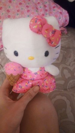 Hello kitty small plushie