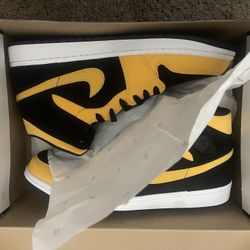 Jordan 1 Mid 