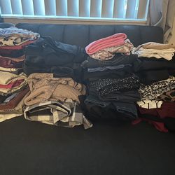 58 Pieces Of Mixed Women Clothes. Ready For Pick Up! 