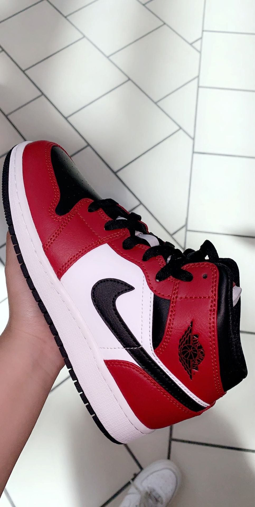 chicago air jordan 1 black toe