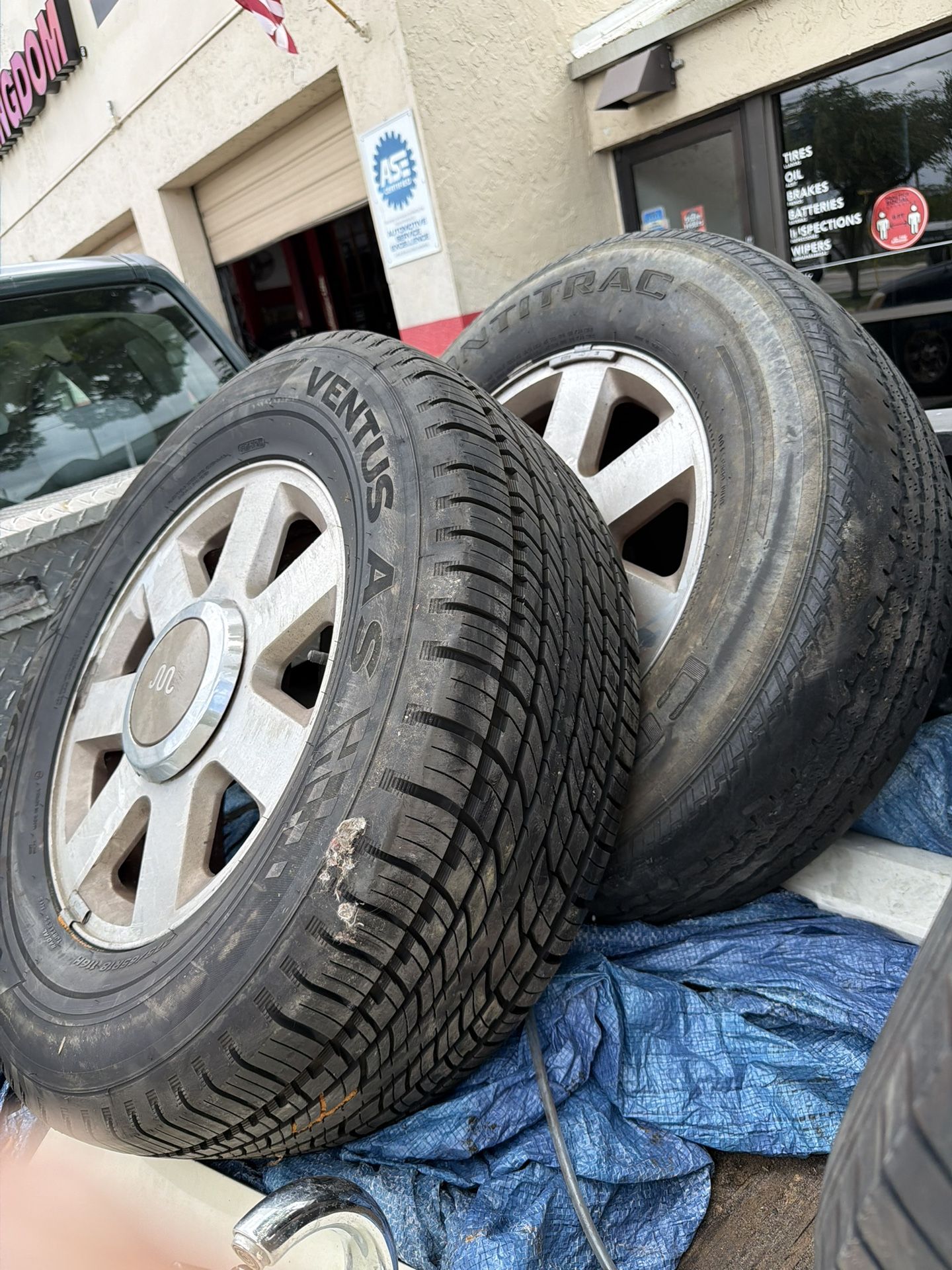 3 Tires On Wheels 275/65 R18