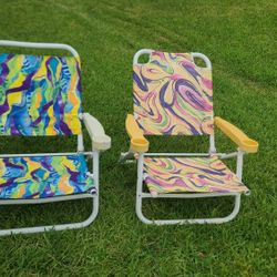 2 Foldable Beach Chairs 