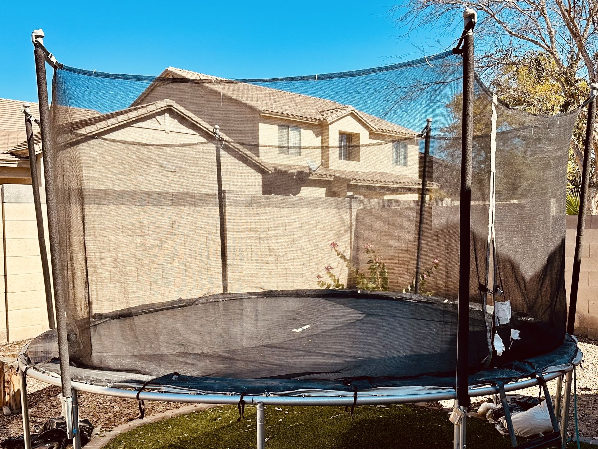 Trampoline 16 foot  with Screen In closure 