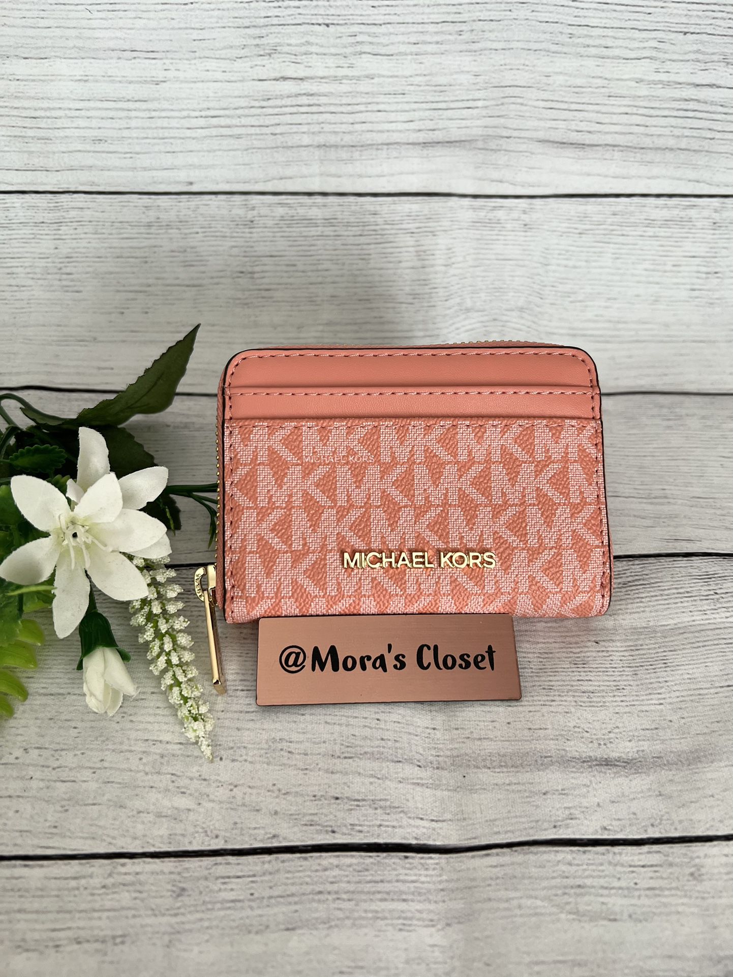 Michael Kors Black Small Woman 's Wallet for Sale in Columbus, OH - OfferUp