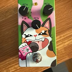 Meowdulator cat pedal