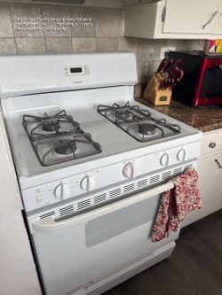 Gas Stove – Clean, Great Condition – Priced to Sell!