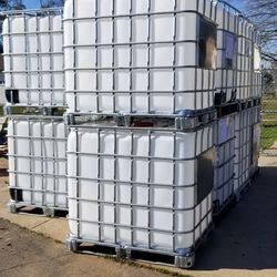 IBC TOTE 275 GALLON WATER TANK 
