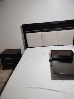 Bedroom set (Queen)