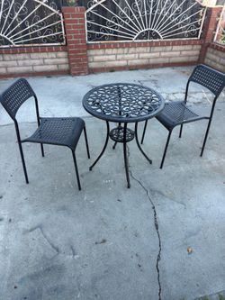 Mesa de patio con sillas