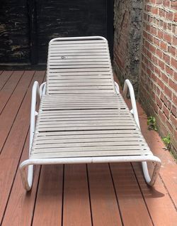 Deck lounge chair