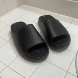 Yeezy Slides Dark Onyx