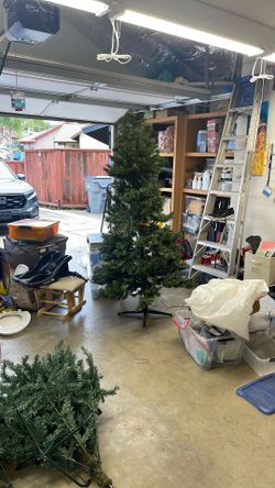 Free Christmas Tree Pre Lit