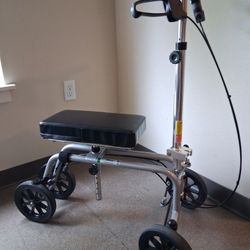 Knees And 🦵 Leg 🦵  WALKER /SCOOTER MADE IN Taiwan 🇹🇼 Hi Quality!    Aluminum!! 