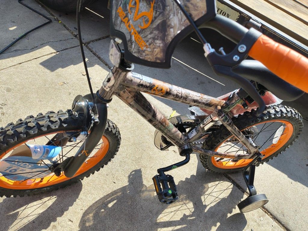 16" Realtree boys bike