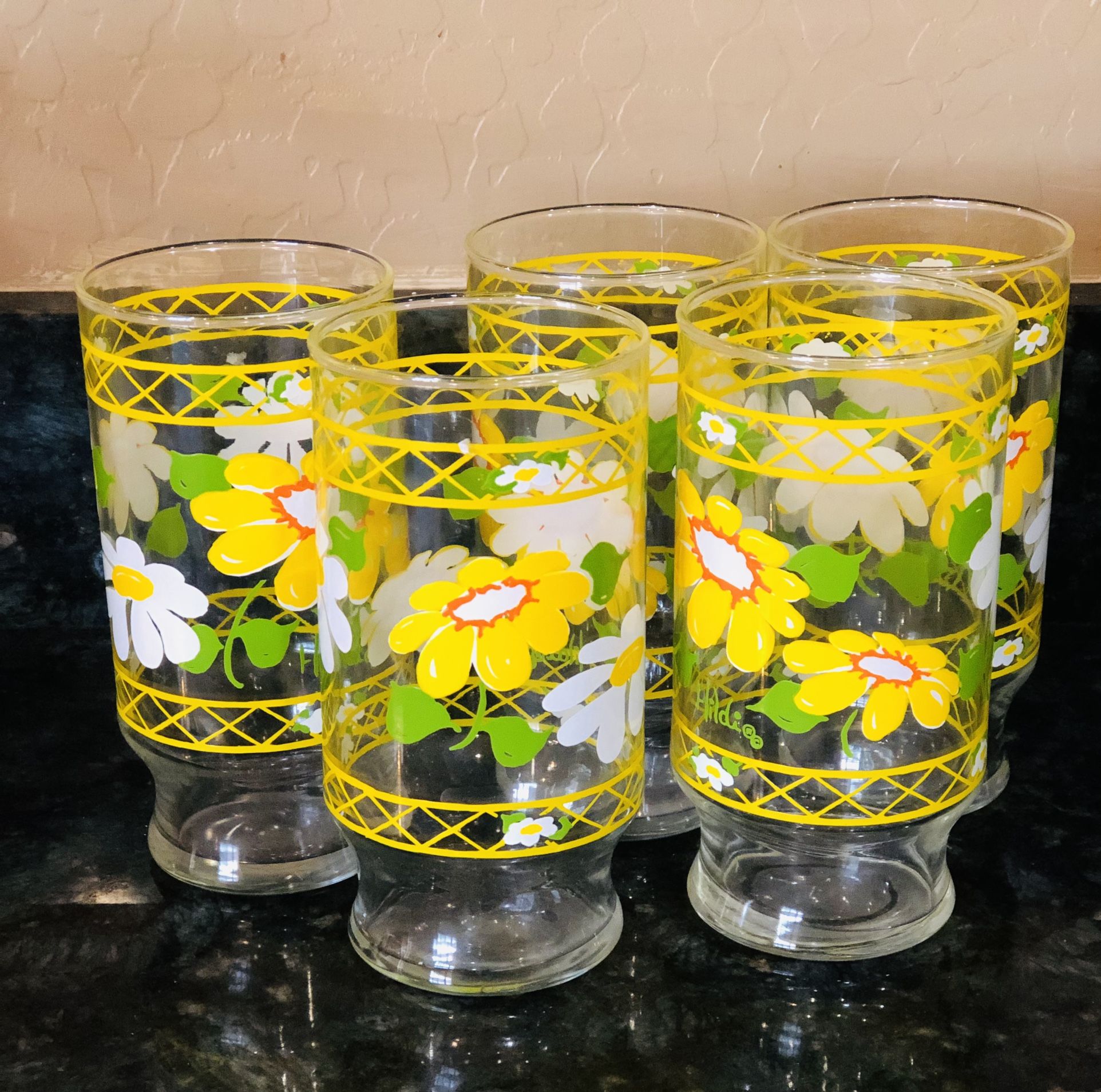 Daisies Glass Tumbler - Gift at the Gardner