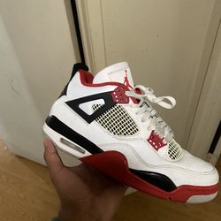 Jordan 4 Fire Red Size 10.5