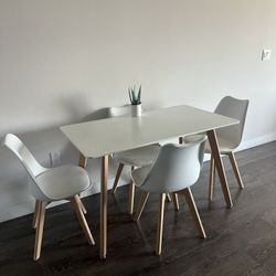 Dining Table +4 Chairs 