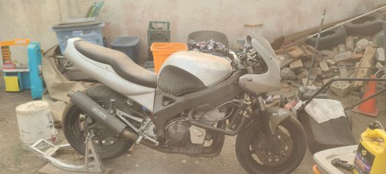 Free motor cycle CBR 900 RR to the first person that can pick it up