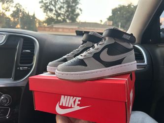 Nike court borough mid 2