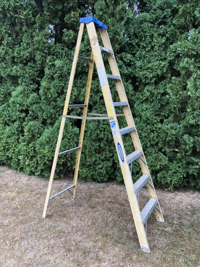 Werner 8’ Fiberglass Stepladder