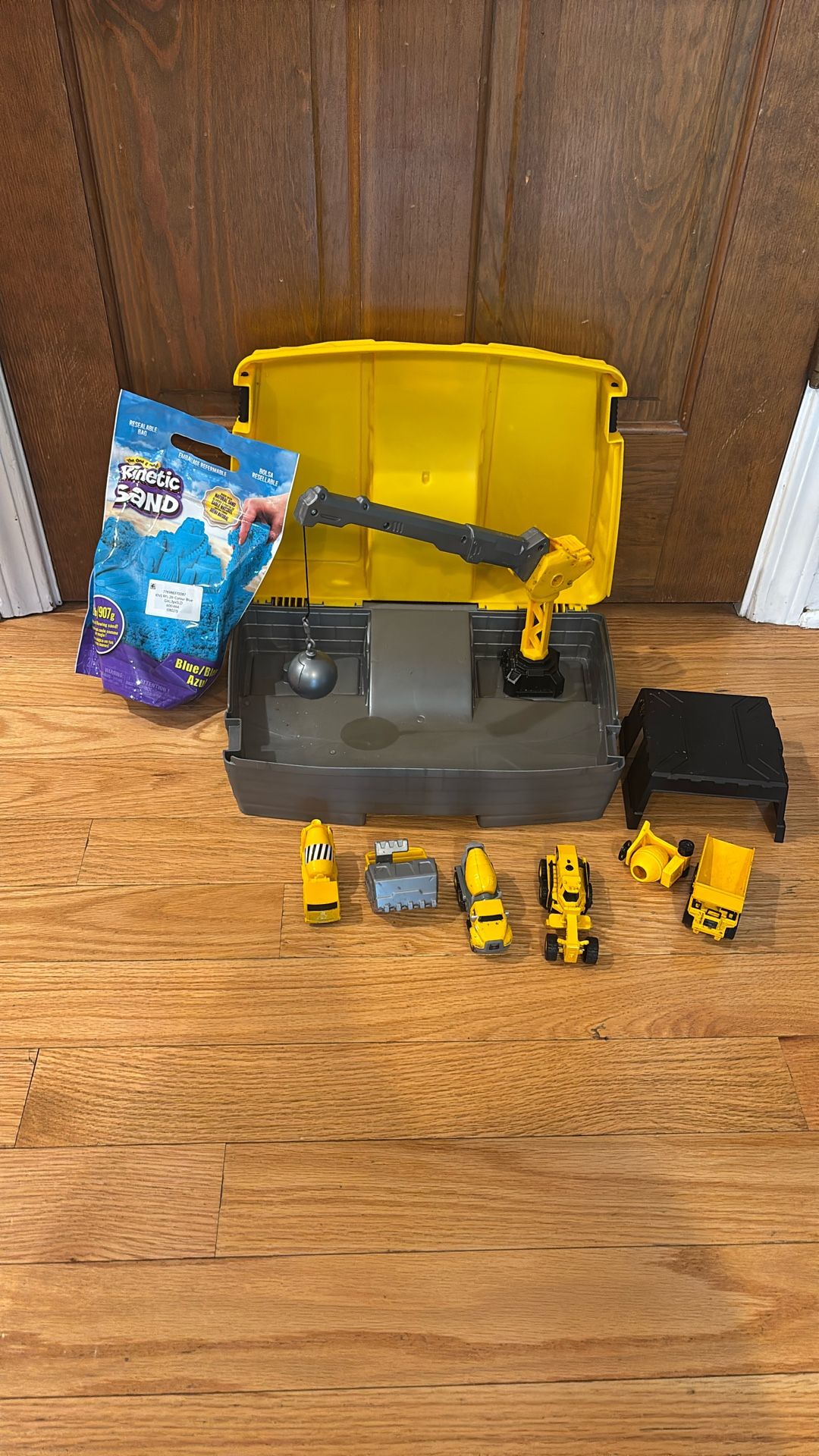 Kinetic sand Construction Set With Trucks