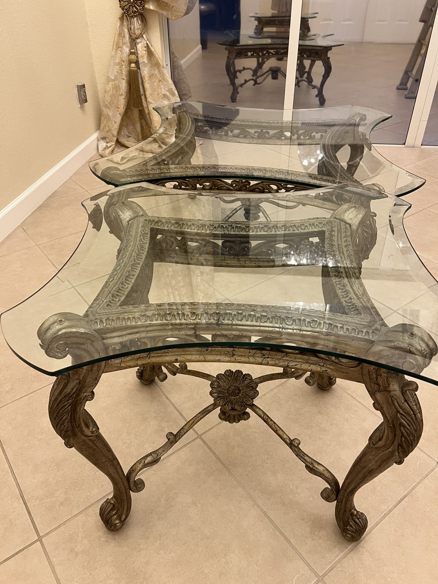 CONSOLE TABLE