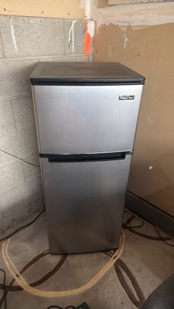 Magic chef fridge with freezer mini refrigerator