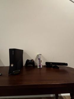 Xbox 360 S 4GB Console Bundle with Kinect, Controller & 5 Games