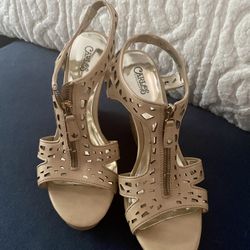 Carlos Santana Wedges Size 10