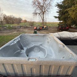 74” Square working Hot tub! 