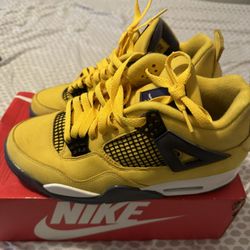 Yellow Lighting 4s