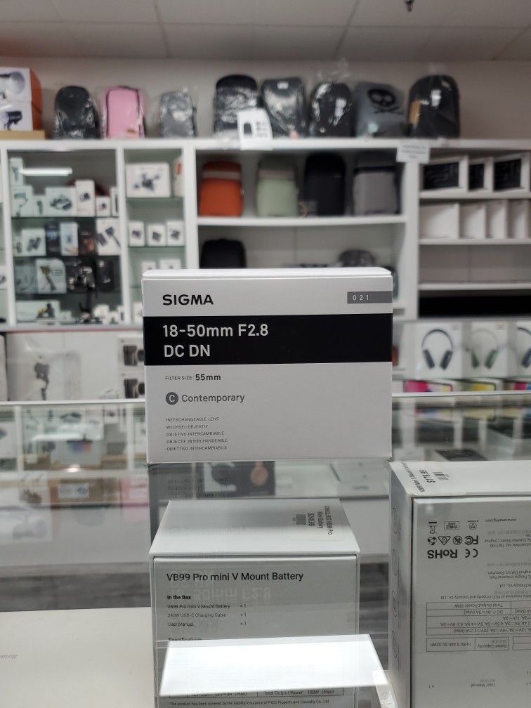 Sigma 18-50mm F2.8 DC DN Canon RF Mount Sale Ends 1/12