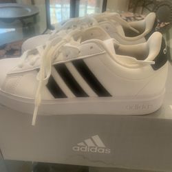 Ladies Leather Adidas Size 6 1/2    $45