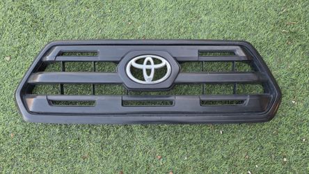 2017 Toyota Tacoma Grill