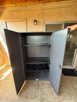 Metal cabinet