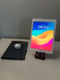 iPad 6th generation 32GB Wi-Fi iOS 17 / White