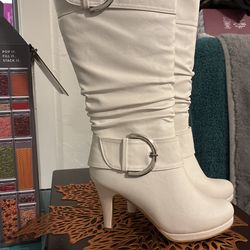 New women's boots Size 7,5