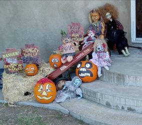 Scary dolls Halloween display