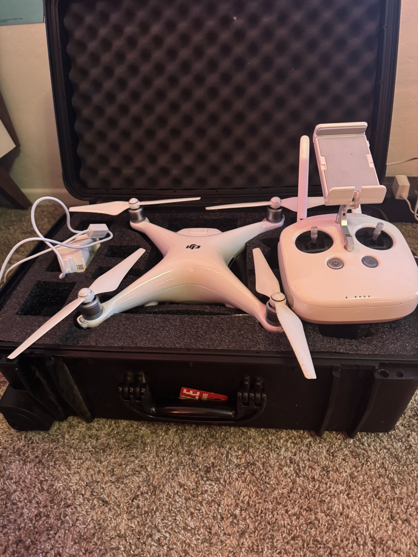 DJI Phantom 4 Pro Done w/ extra battery & waterproof hard shell case